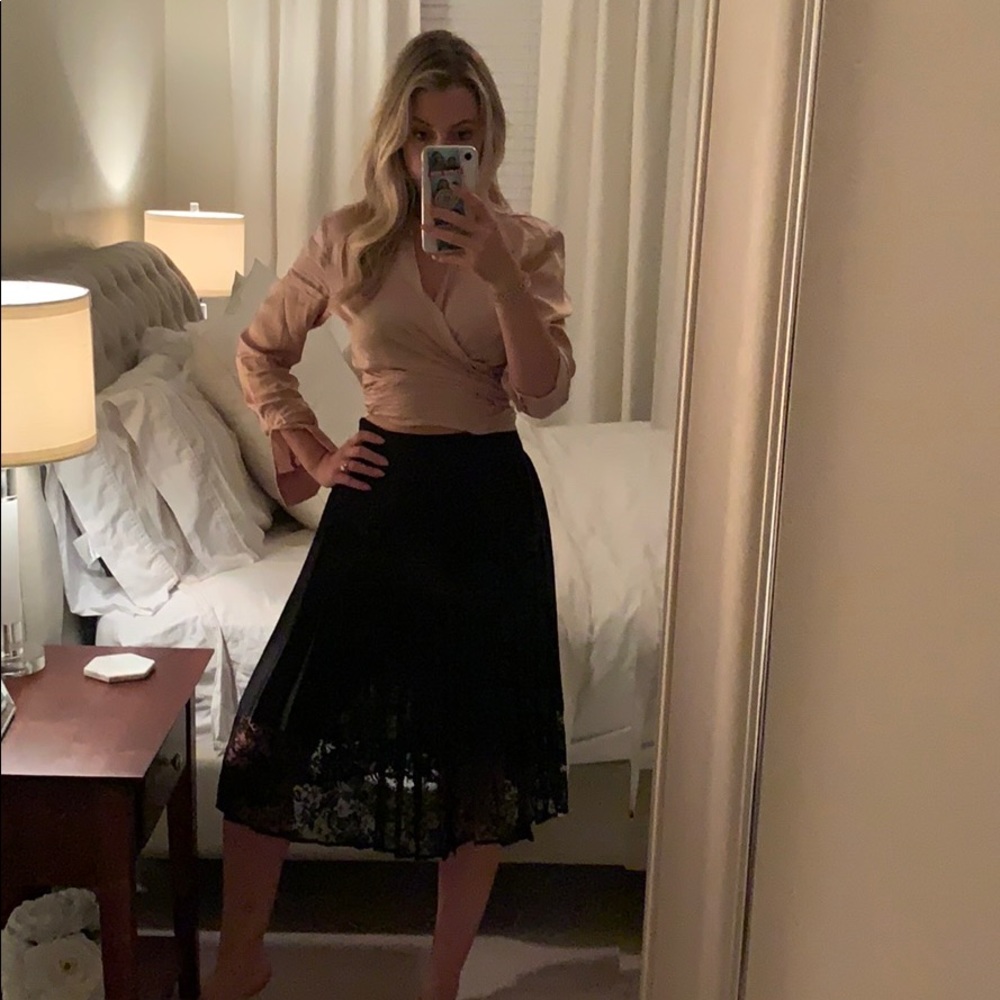 Express pleated skirt, chiffon with lace trim